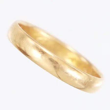 Ring slät stl:19¾ bredd: 3,5mm, gravyr, 18K Vikt: 2,9 g