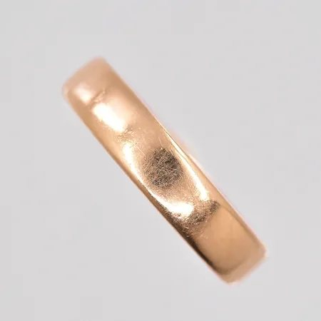 Ring stl:19½ gravyr 18K Vikt: 7,2 g