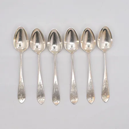 6 kaffeskedar längd ca 13cm graverade scahtull 813/1000 silver Vikt: 66,9 g