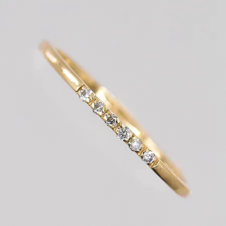 Ring med vita stenar stl:18 bredd 1,5mm, 14K Vikt: 0,9 g