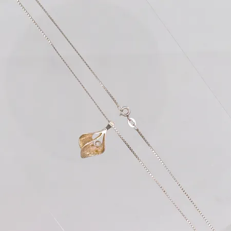 Kedja Venezia längd 43cm hänge med vit sten ca 25x15mm GHA 925/1000 silver Vikt: 3,3 g