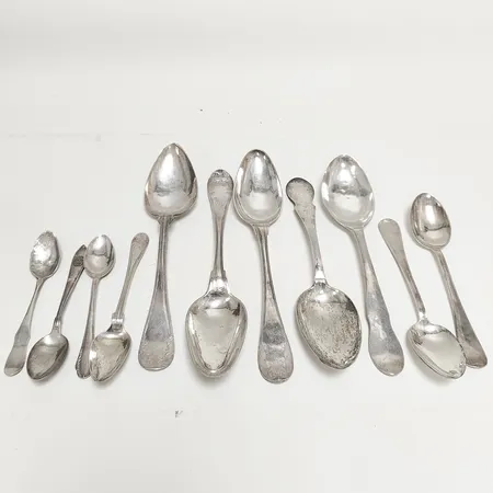 11 Skedar diverse storlek & modeller, gravyrer, bucklor, 830/1000 silver Vikt: 341,1g Vikt: 341,1 g