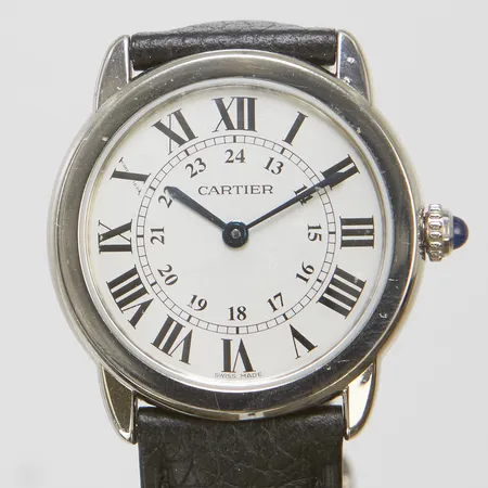 Damur Cartier Ronde Solo stål quartz 29mm, ref WSRN0019, serienr 3602641147ZX, läderarmband, viklås, skyddsplast, garantikort odaterat, box, ytterkartong.