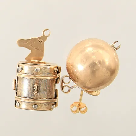 Diverse guldsmycken udda defekta/buckliga 18K Vikt: 12,4 g