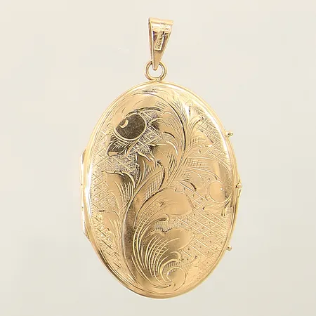 Hänge/medlajong med dekor samt fotogömma 45x25mm, monogram på baksidan 18K Vikt: 7,4 g