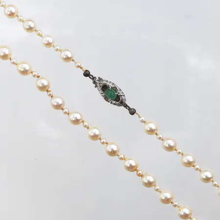Pärlcollier, odlade pärlor, Ø6,4mm, längd: ca 80cm, vissa pärlor med slitage, lås i vitguld 18K Vikt: 0 g