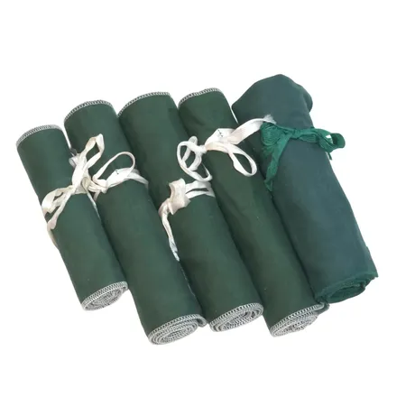 Besticklindor 5 stycken, plats för 12 bestick, avsedda för matbestick & kaffeskedar, grönt filttyg, fint bruksskick