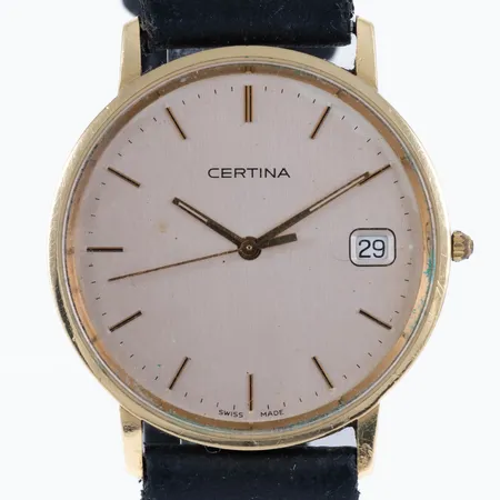 Herrur Certina guld 18K quartz 33,5mm, safirglas, datum, missfärgad urtavla, buckla på baksidan, företags- och årsgravyr, sliten krona, defekt läderband. 