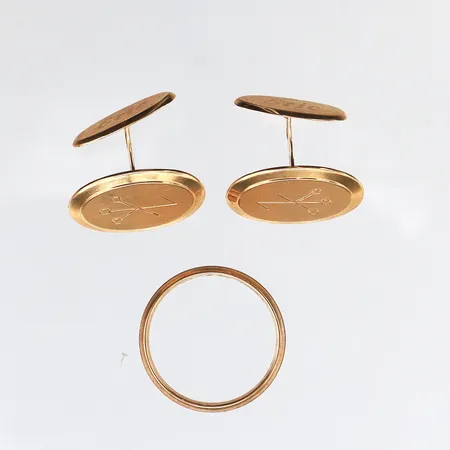 Ring och Manschettknappar, gravyrer, 18K Vikt: 9,7 g