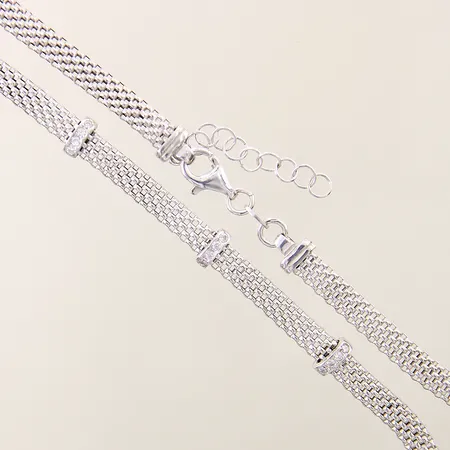 Collier genombruten dekor med vita stenar GHA längd 41,5-45cm bredd 5mm något skev silver 925/1000 Vikt: 9,8 g