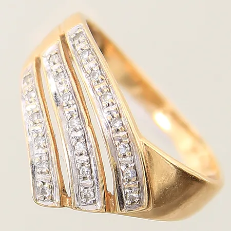 Ring med diamanter 22x ca 0,005ct stl:17 bredd 2,1mm GFAB 18K  Vikt: 2,8 g