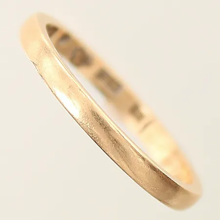 Ring slät stl:18½ bredd 2,3 gravyr 18K  Vikt: 3,1 g