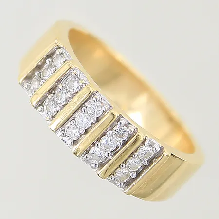 Ring med diamanter 15x ca 0,015ct, stl: 17, bredd 4-6mm, GHA, 18K Vikt: 6,2 g