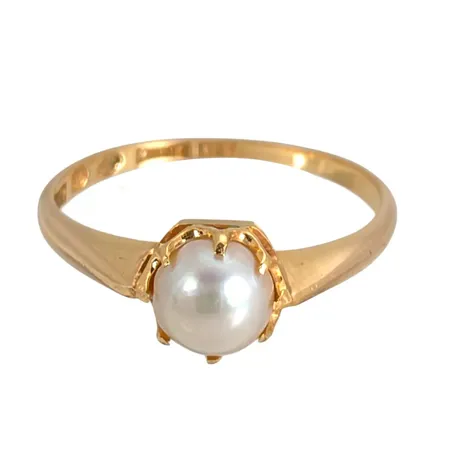 Antik Ring 18K guld Guldsmed Carl Nygren Karlskrona 1922 (U7), odlad Pärla Ø 5 mm, blåvitrosa ton, kontrollstämpel, stl:16½ mm, skenans bredd 1 - 1,9 mm, fint skick Vikt: 1,8 g