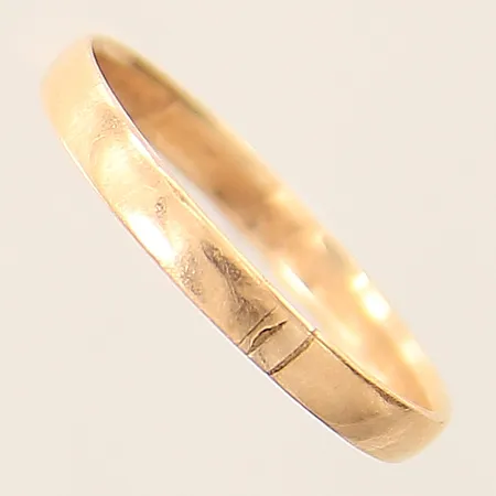 Ring slät stl:17¾ bredd 2,5mm ostämplad gravyr spår av storleksändring 14K Vikt: 1,2 g
