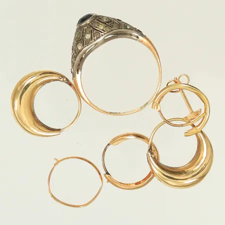 6 örhängen udda och defekta, Ring skena i guld och ovandel i silver med stenar, defekta, 18K 4,9g totalt.