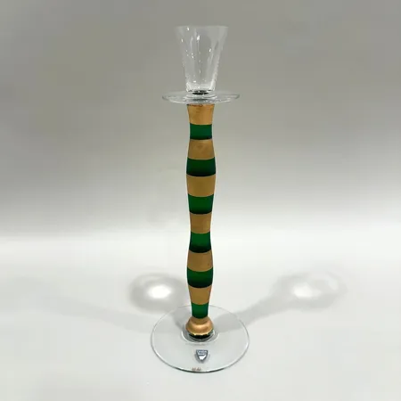 Ljusstake Celeste Anne Nilsson för Orrefors höjd 32,5cm signerad etikettmärkt, dekor i grön/guldig färg med lätt bortfall Skickas med postpaket.