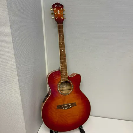 Halsvakustisk gitarr Ibanez modell AEL20EACVI202 serienummer SQ06086555 made in China, saknar fodral Vikt: 0 g Skickas med postpaket.