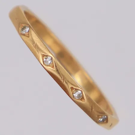 Ring med diamanter 4xca0,01ct stl 18¼ bredd 2,0mm personlig gravyr 18K Vikt: 2,1 g