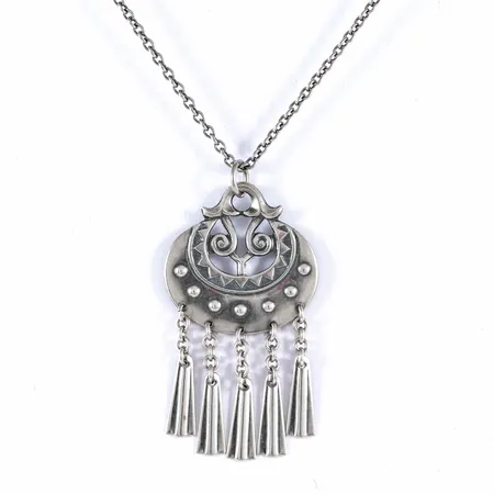 Collier Kalevala Mångudinnan 60cm, hängets mått 28x53mm, defekt lås, silver 925/1000 11,6g. 