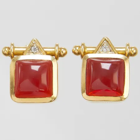 Örhängen med sard & diamanter, 2 x ca 0,03ct, stift, längd 16,5mm, bredd 16,5mm, ostämplad, 18K Vikt: 11,8g Vikt: 11,8 g