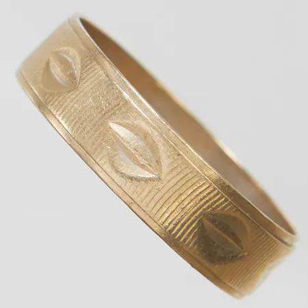 Ring med mönsterdekor, stl:19, bredd 5,3mm, vitguld utan rodiering, italienska stämplar, 18K Vikt: 2,8g Vikt: 2,8 g