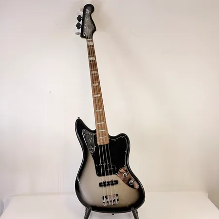 Bas Jaguar signerad Troy Sanders Mexico ca 2014, hårt fodral. Skickas med Bussgods eller PostNord