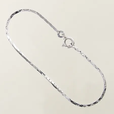 Armband halvstel längd 17,5cm bredd 1,3mm silver 835/1000  Vikt: 2,6 g