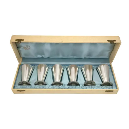 Snapsglas silver Thore Eldh för Ceson Göteborg, 6 stycken, höjd 6,5 cm, Ø40 mm, tillverkade 1948, originalschatull (något nött), fin uppsättning utan anmärkning Vikt: 180 g