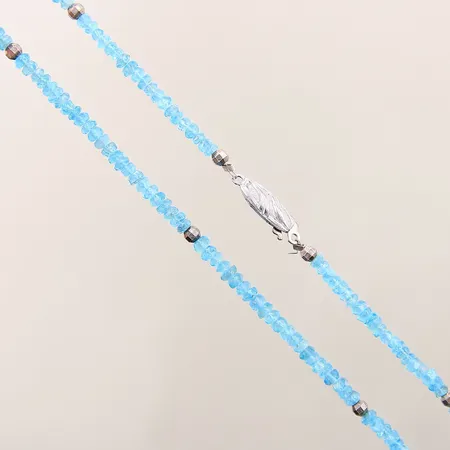 Collier med blåa och svarta plastpärlor längd 39,5cm bredd 3,2mm lås i silver 925/1000 Bruttovikt: 6,6g Vikt: 0 g