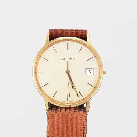 Herrur Certina saknar krona serienummer: 158928968 Ø33mm datum läderband safir glas små repor inga tillbehör 18K