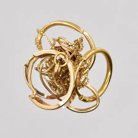 Diverse defekt guld, 18K Vikt: 1,9 g