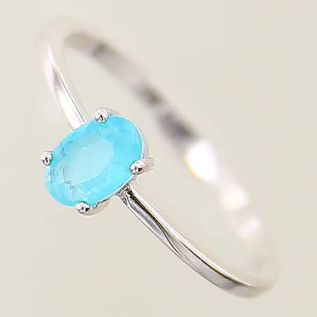 Ring med blå sten stl 16½ bredd 1,5-6mm silver 925/1000 Vikt: 1,1 g
