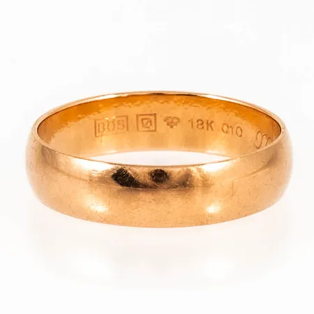 Ring slät stl:18 bredd 4,8mm höjd 1mm, gravyr, 18K 3,8g. 
