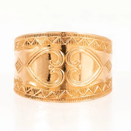 Västerbottensring bred modell stl:18¾ bredd 6-14mm 18K 5,0g. 