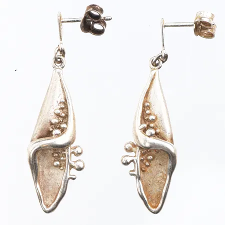Ett par örhängen, höjd: 4cm, bredd: 1cm, 925/1000 silver. Vikt: 5,5 g