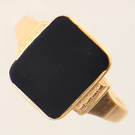 Ring med onyx stl:18¼ bredd 2mm 18K  Vikt: 3,4 g