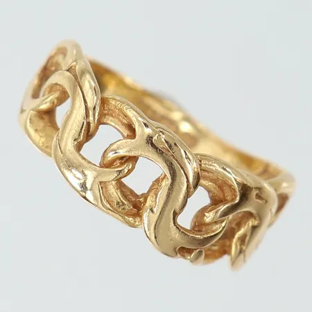 Ring Bismarck stl:15½ bredd 2,5-7mm, skev 18K.  Vikt: 3,1 g