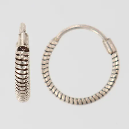 Ett par örhängen ormlänk creloer Ø11,5mm Silver 925/1000.  Vikt: 1,4 g