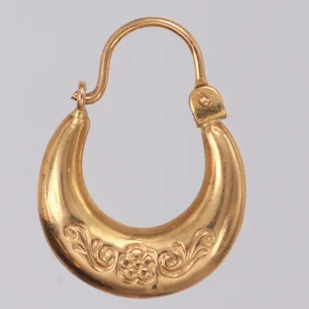 Udda örhänge längd 18,1mm bredd 2,6mm 18K Vikt: 0,6 g