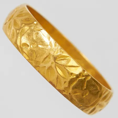 Ring med mönsterdekor, stl:19½, bredd 5,5mm, år 1912, gravyr, 23K Vikt: 6,1g Vikt: 6,1 g