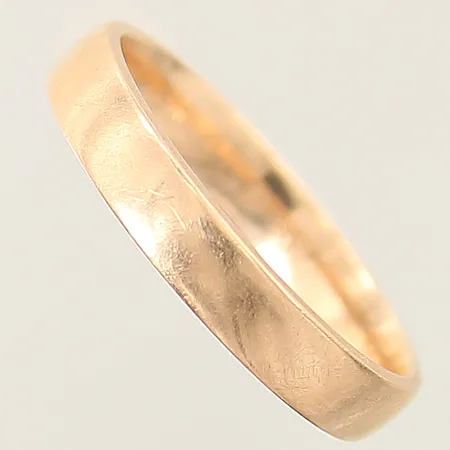 Ring slät stl:18¼ bredd 3,8mm gravyr 18K  Vikt: 4 g