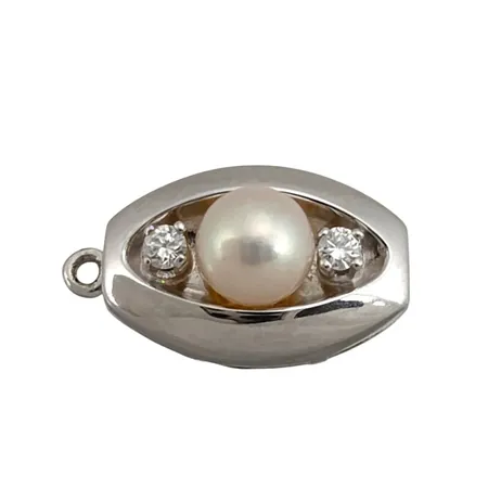 Del av lås, 18K vitguld, Jka, odlad Pärla, Diamanter 2 x 0,025ct, fint skick, insticksdelen saknas Vikt: 1,4 g