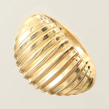Ring med dekor stl:17 bredd 3mm 18K  Vikt: 4,5 g