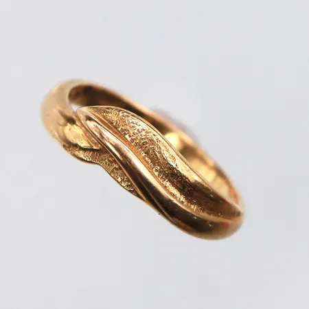 Ring Stl:16, bredd: 2,5-5,8mm, 18K Vikt: 3,3 g