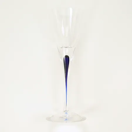 Snapsglas Intermezzo Orrefors, design Erika Lagerbielke, höjd 150mm bredd 53mm Skickas med paket.