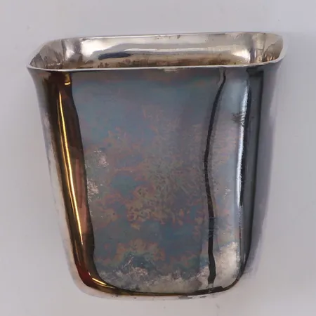 Bägare, Rolf Carlman år 1965, höjd 50mm, bredd 50mm, 925/1000 silver Vikt: 58,1 g