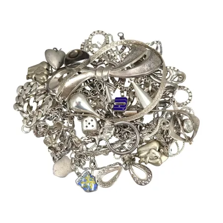 Diverse silversmycken 830-925/1000, bruksmärken, defekter  Vikt: 118,5 g