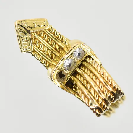 Ring bälte med vita stenar, stl 17, bredd 3-8 mm, en sten saknas, 18K. Vikt: 4,7 g