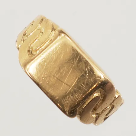 Klackring, stl 18, bredd 3-9,4mm, repig, 18K  Vikt: 5 g